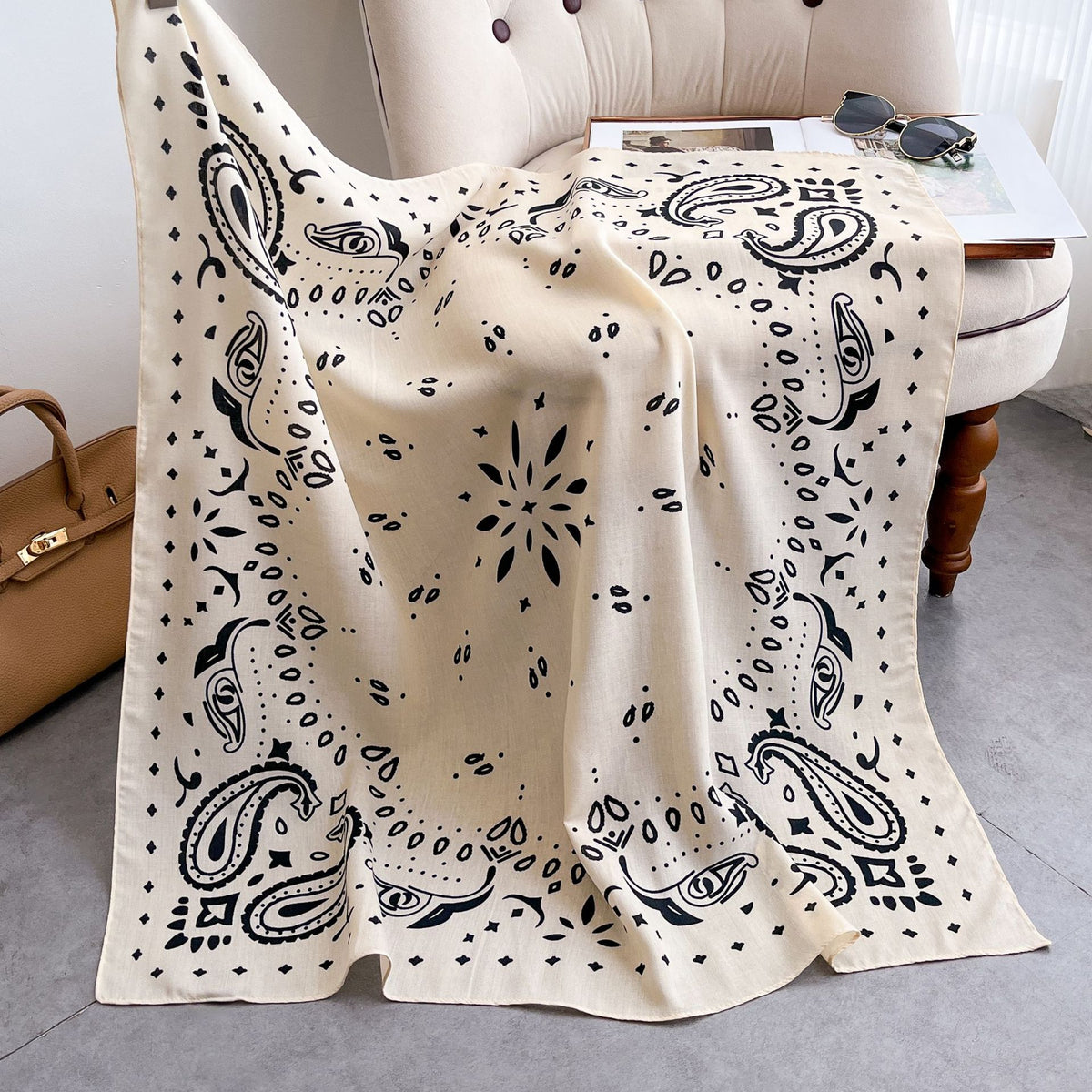 Female Creative Versatile Print Velvet Square Scarf